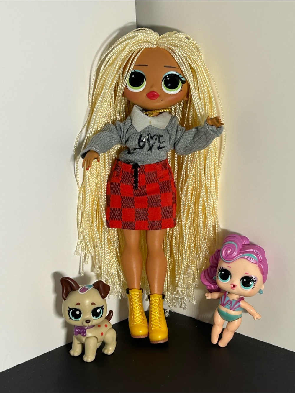 L.O.L. Surprise! Swag Fashion Doll with Extras